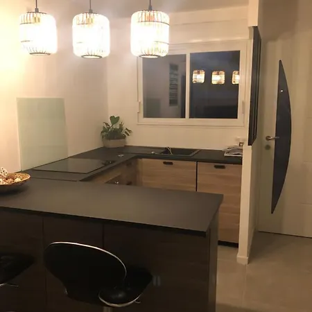 3 Pieces Avec Jacuzzi Prive בית נופש *