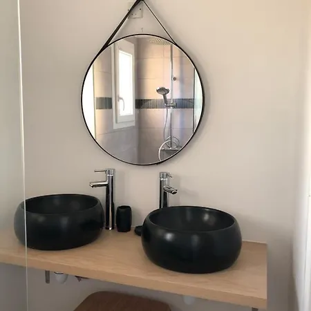 3 Pieces Avec Jacuzzi Prive *